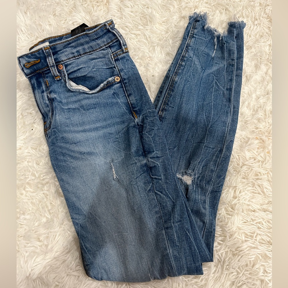 Zara The Skinny Jeans Size 4 Raw Hem